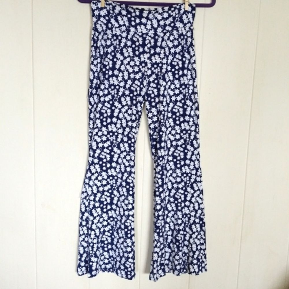 ✨️HP✨️ Fighting🤼 Eel Pant Reed in Daisy🌼 Print